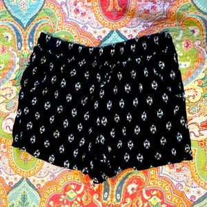 C. Wonder Patterned Shorts, size XL